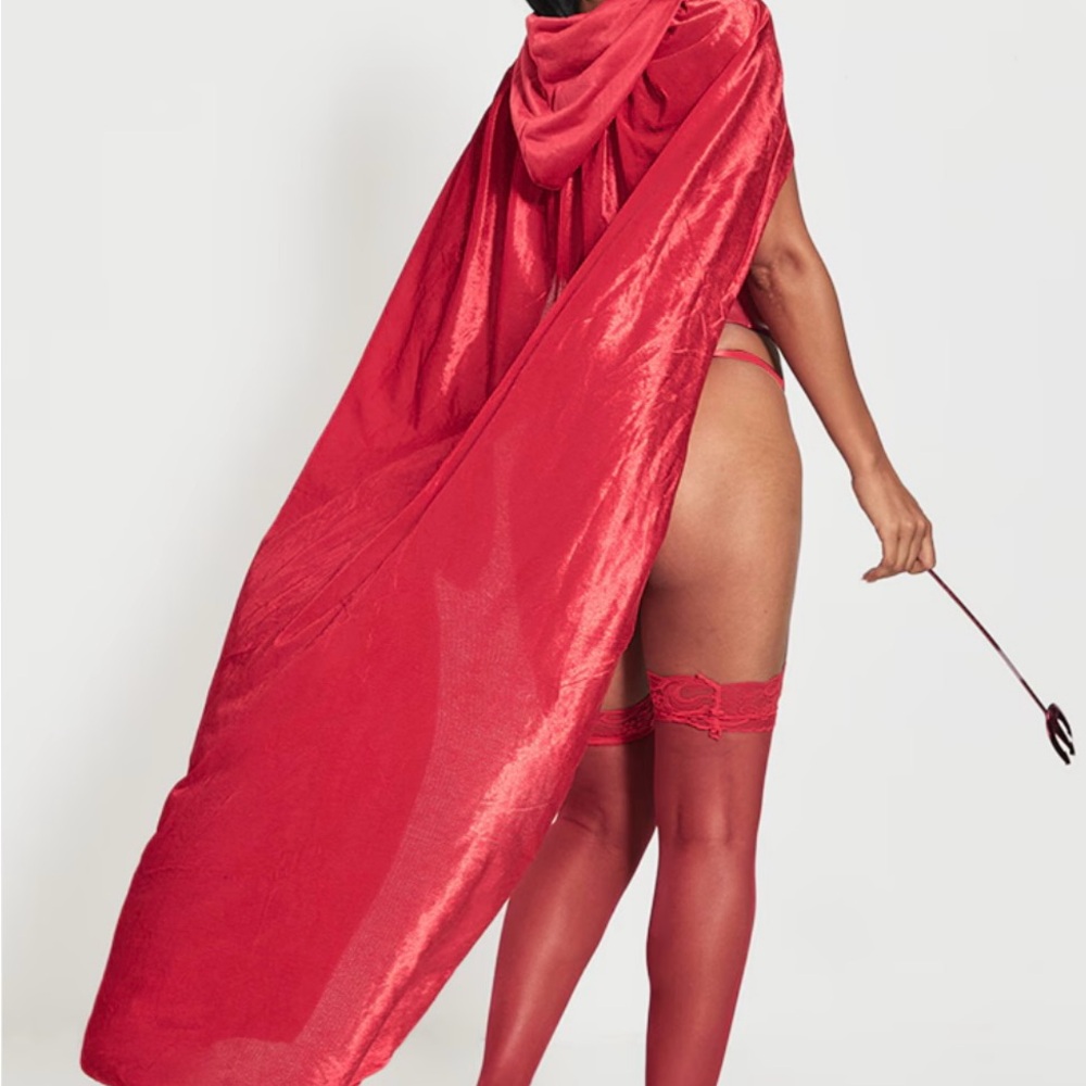 NWT Pretty Little Thing Red Velvet Cape Long Hooded Costume Halloween Cosplay OS